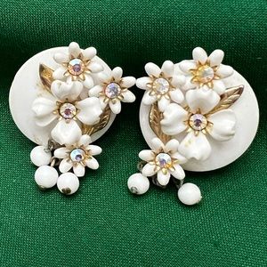 Coro  1950s vintage flower molded acrylic earrings